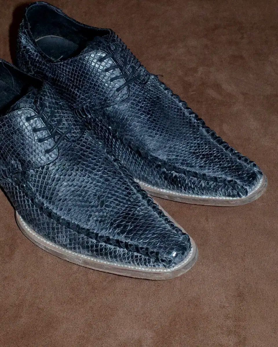 フープディドゥ パイソン柄 スティッチ シューズ