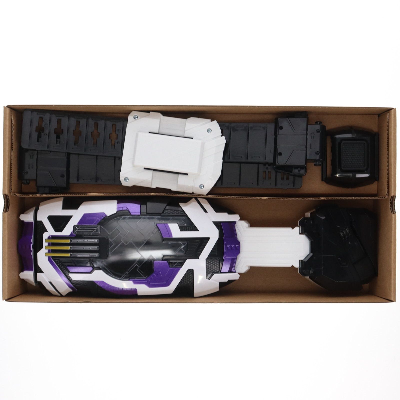 BANDAI - プレミアムバンダイ限定 DXレーザーレイズドライバー 仮面ライダーアウトサイダーズ 完成トイ バンダイ 仮面ライダーアウトサイダーズ』登場、仮面ライダージーン