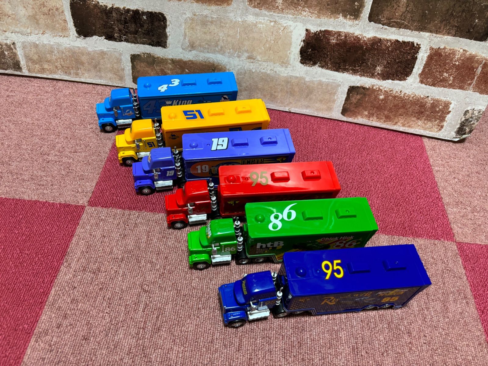限定出品　ディズニー　カーズ　マックトラック トレーラー  6台セット 限定出品 ディズニー カーズ マックトラック トレーラー 6台