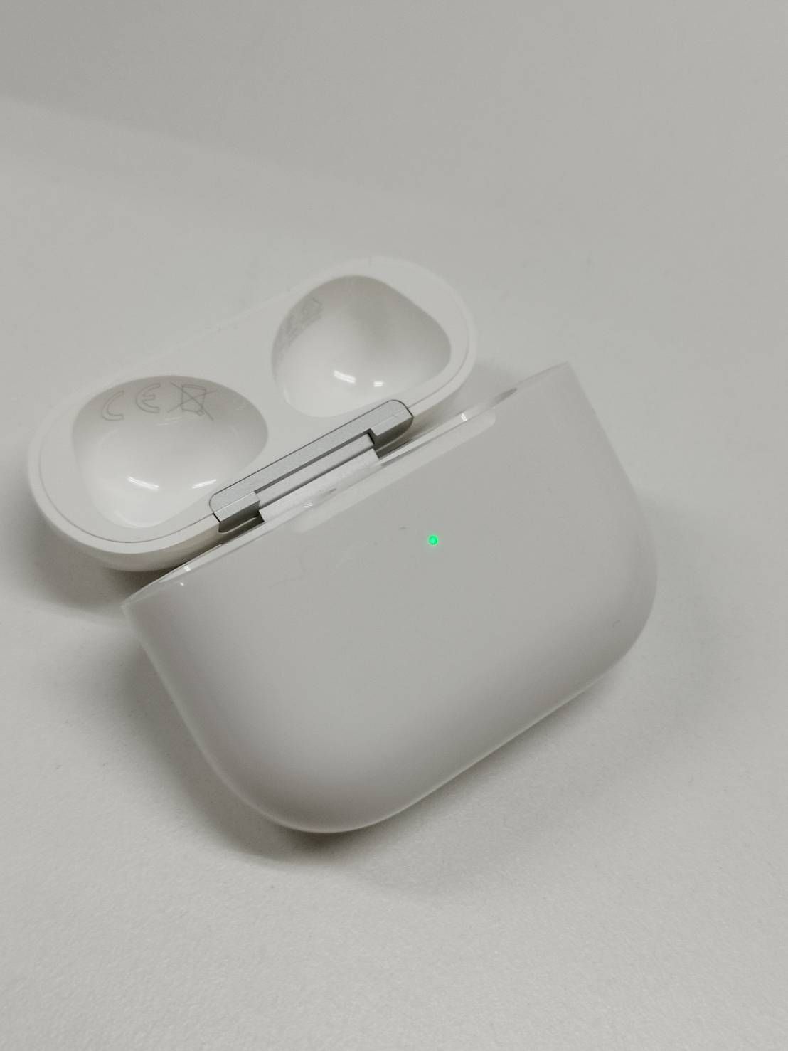 純正】Apple AirPods 第3世代/充電ケースのみ!(A2566) - メルカリ 純正】Apple AirPods 第3世代/充電ケースのみ!(A2566) - メルカリ