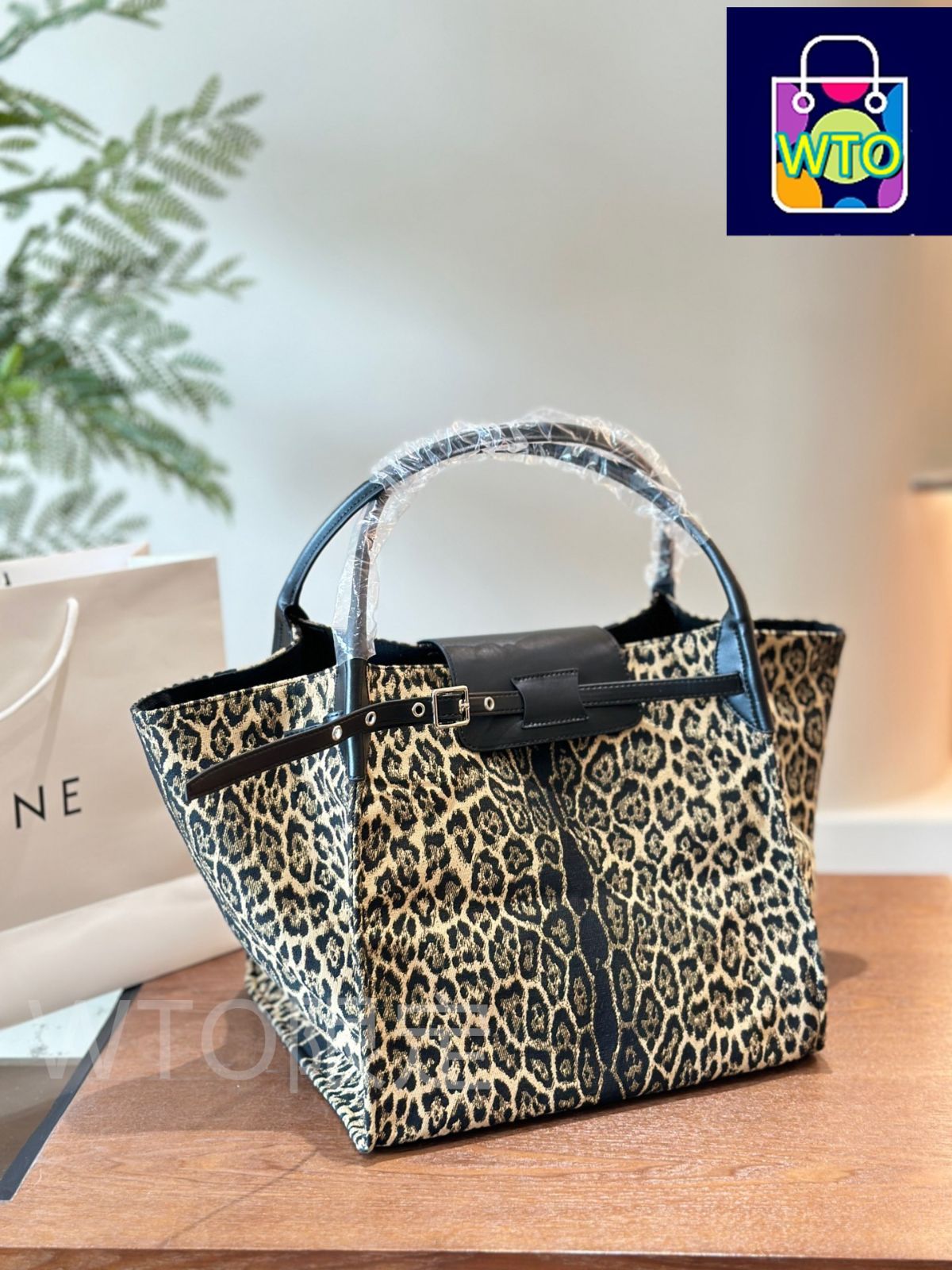 【CELINE直営】セール価格！TREKKING メッセンジャーバッグ 豹柄 今日特価】Celine 豹紋 ウィング ショッピングバッグ！国内送料