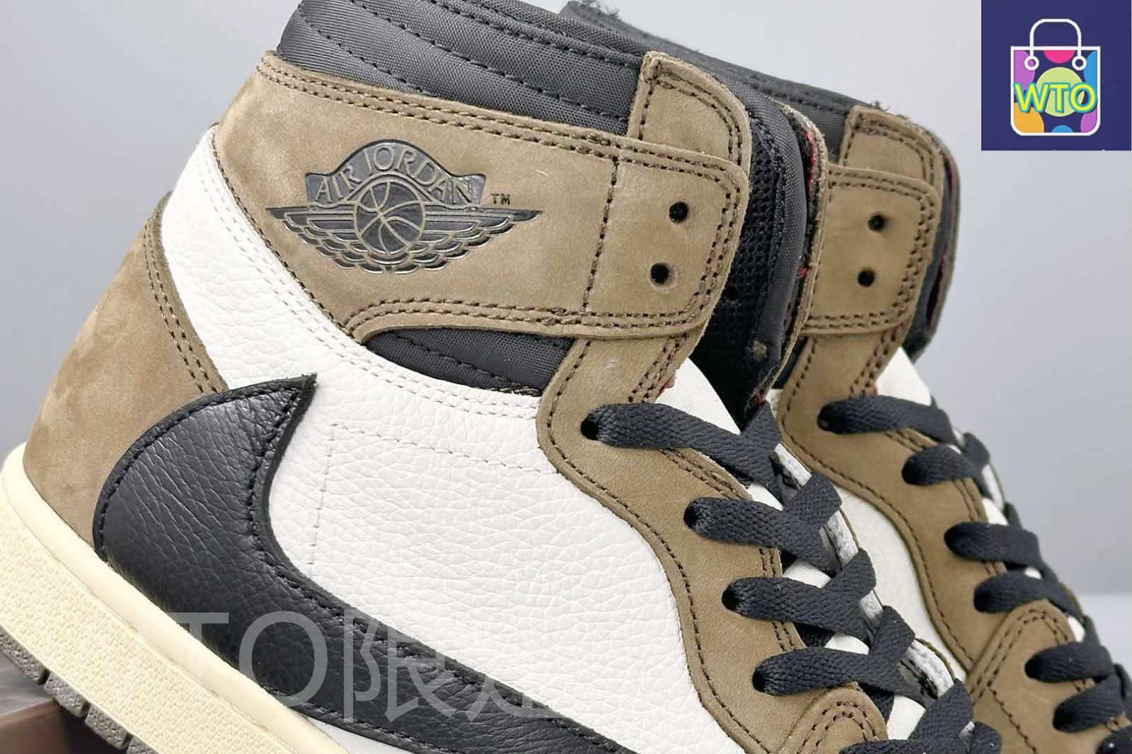 新品未使用トラヴィススコット × NIKEエアジョーダン1ハイダークモカ25.5 トラヴィススコット × ナイキ エアジョーダン1 レトロ ハイ OG
