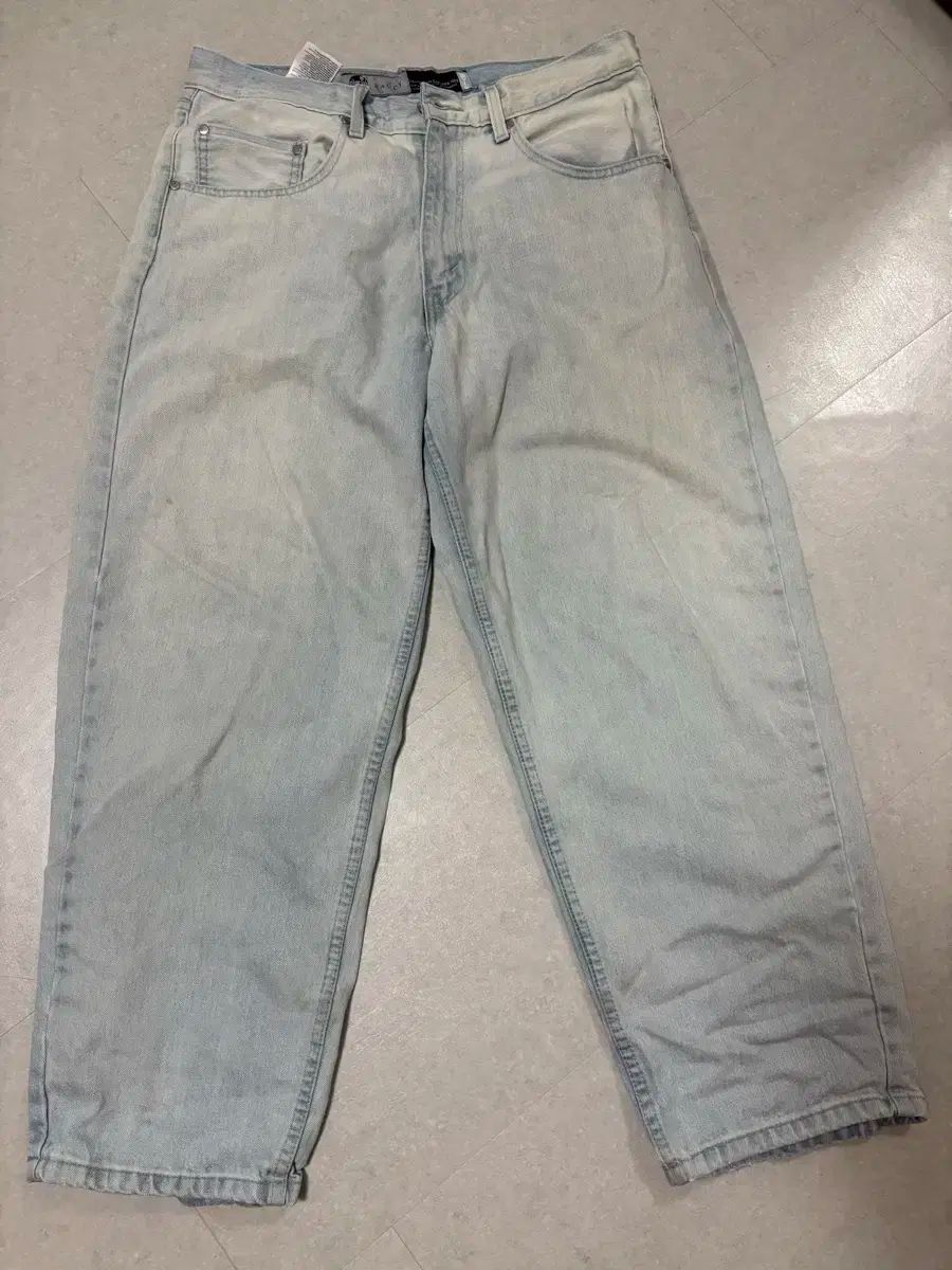 LEVI'S(リーバイス) シルバータップ バギーパンツ アイスデニム