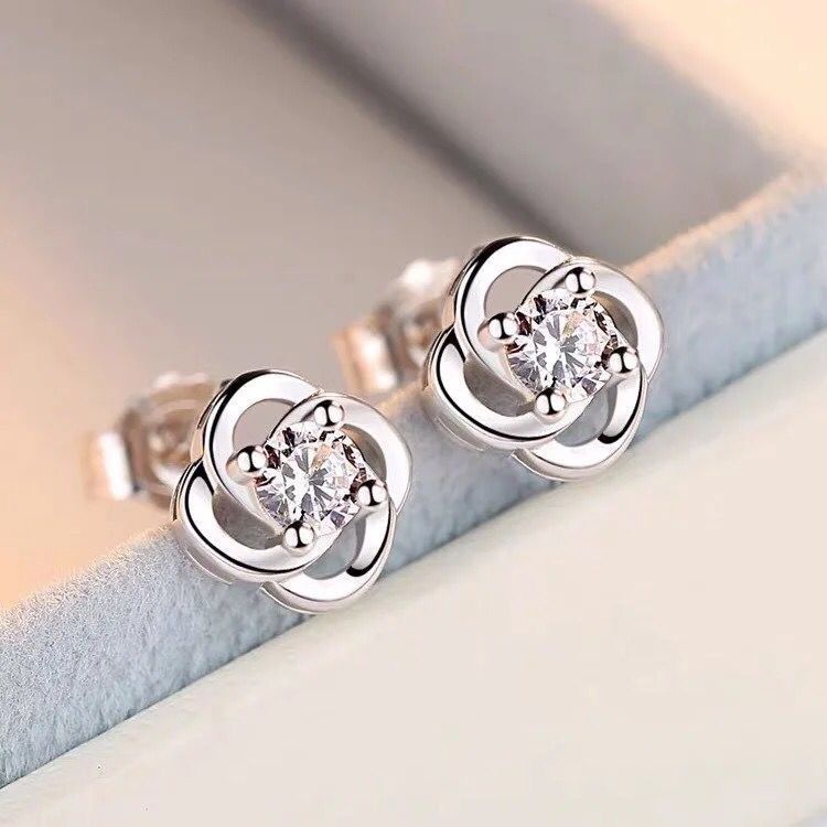 フラワー 花 ピアス シルバー【両耳セット】 - メルカリ
