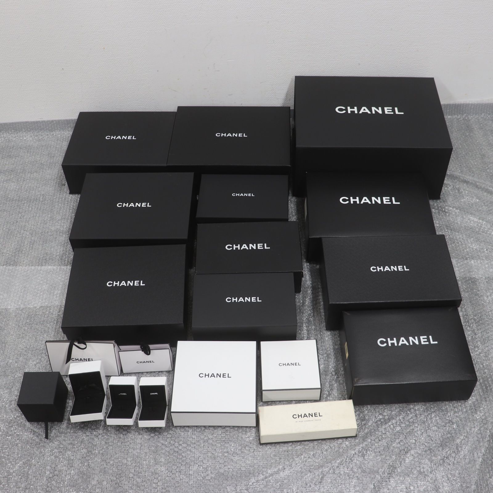 シャネル 空箱 ショッパー ホリデー限定 CHANEL CHANEL（ショップ袋）のフリマアイテム一覧