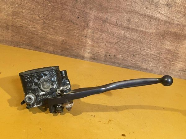 ヤマハマジェスティリヤブレーキマスターシリンダー4D9-W2587-11