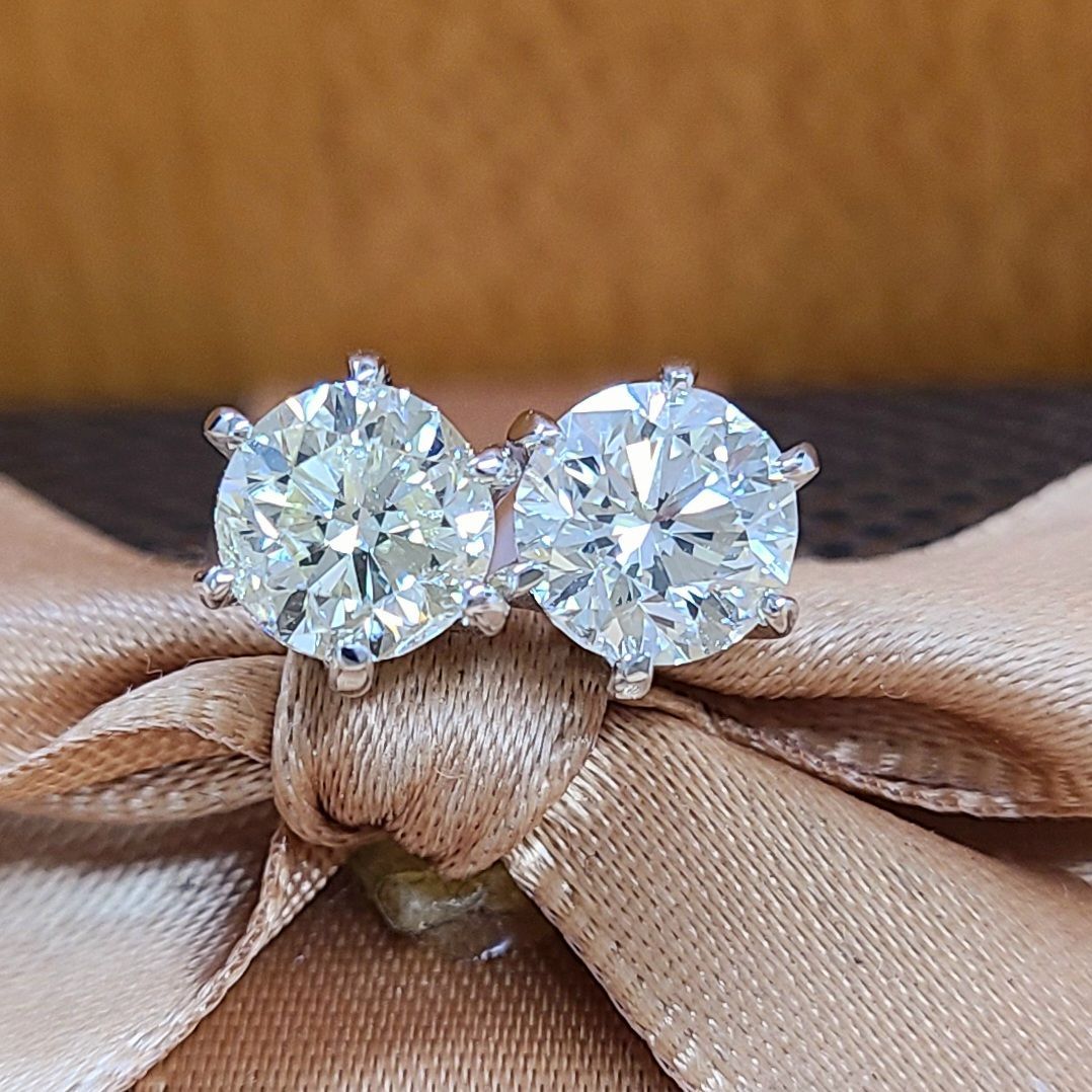 ギラギラ！高品質！計2ct ダイヤモンド K18 WG ピアス 鑑定書付 - メルカリ 