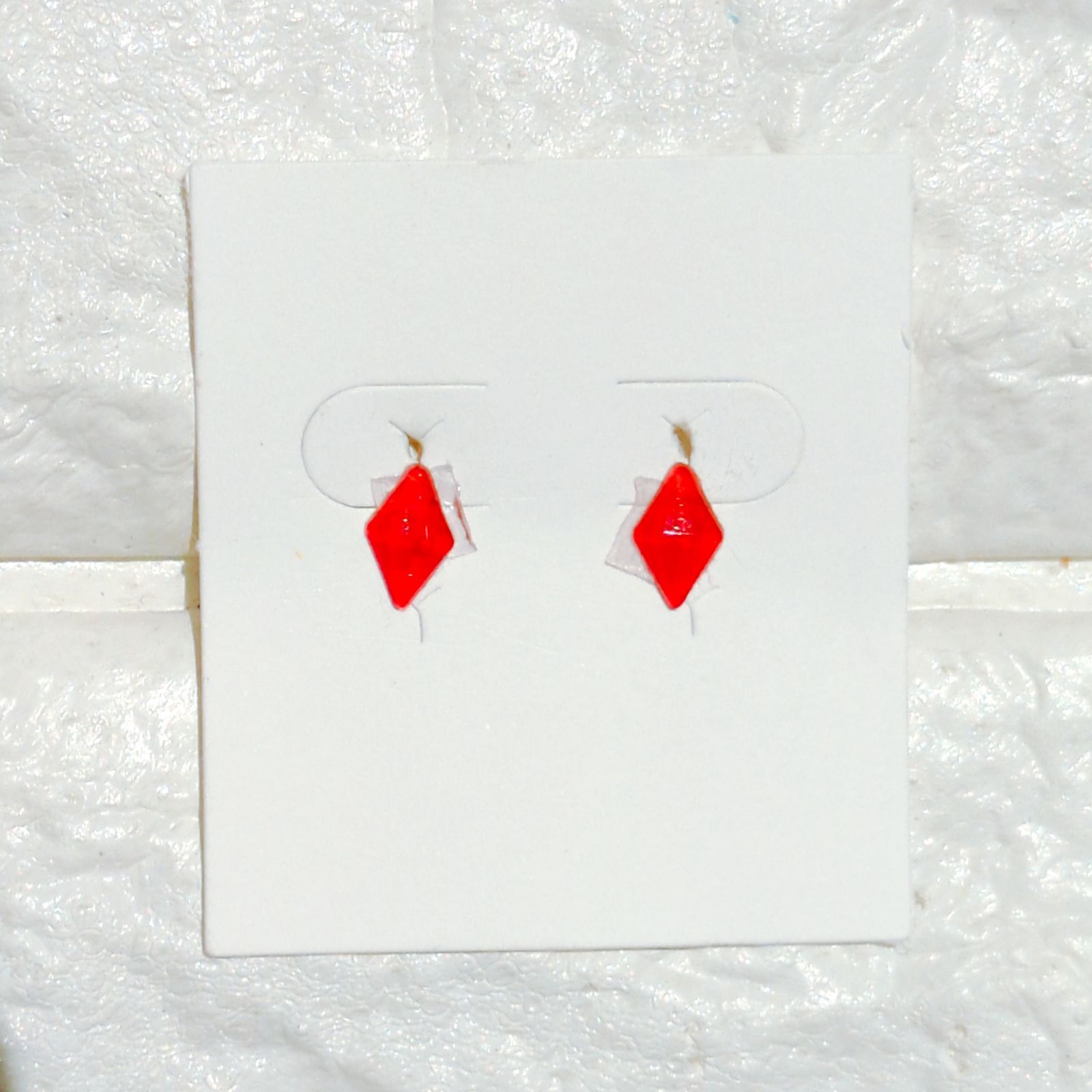 再販】No.422 レジン 小さい ダイヤ型 ダイヤカット レッド ピアス 