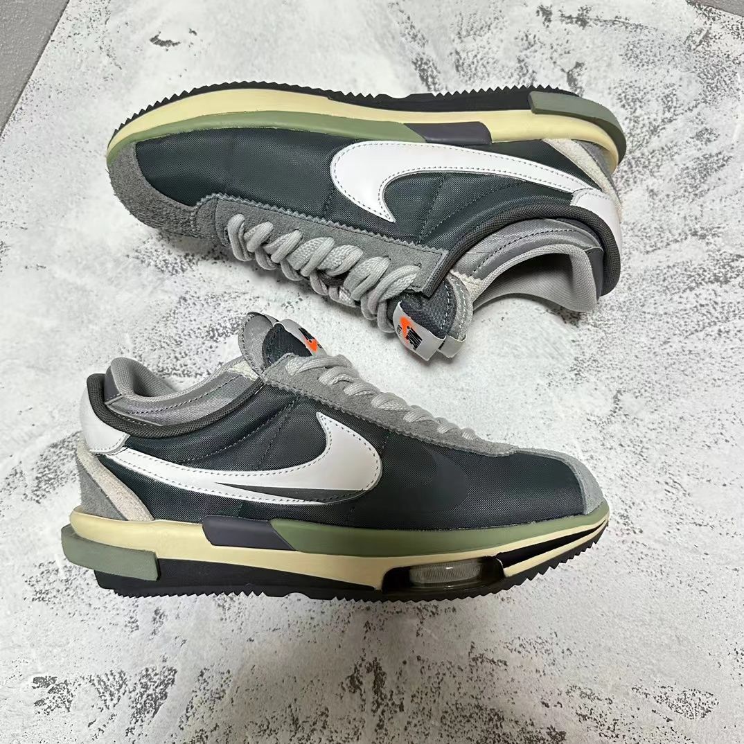 新品未使用 sacai × Nike Zoom Cortez Iron Grey 男女兼用