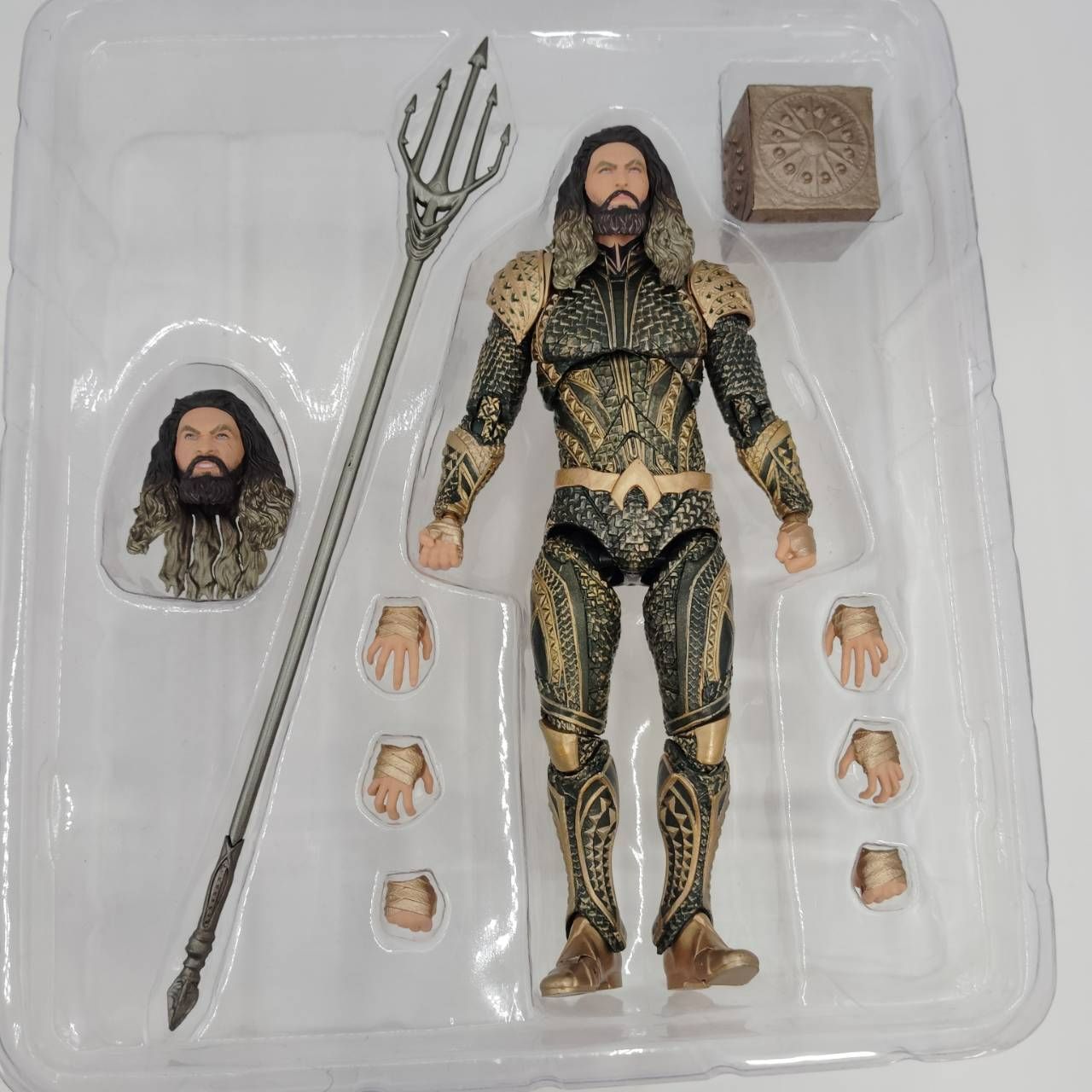 MAFEX アクアマン No.061 ジャスティスリーグ フィギュア
