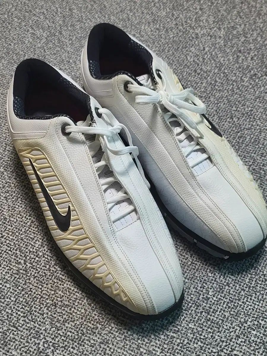 【雷市場（ポンジャン）商品韓国直送】NIKE(ナイキ) エアズーム ゴルフシューズ 285 Cm 本革