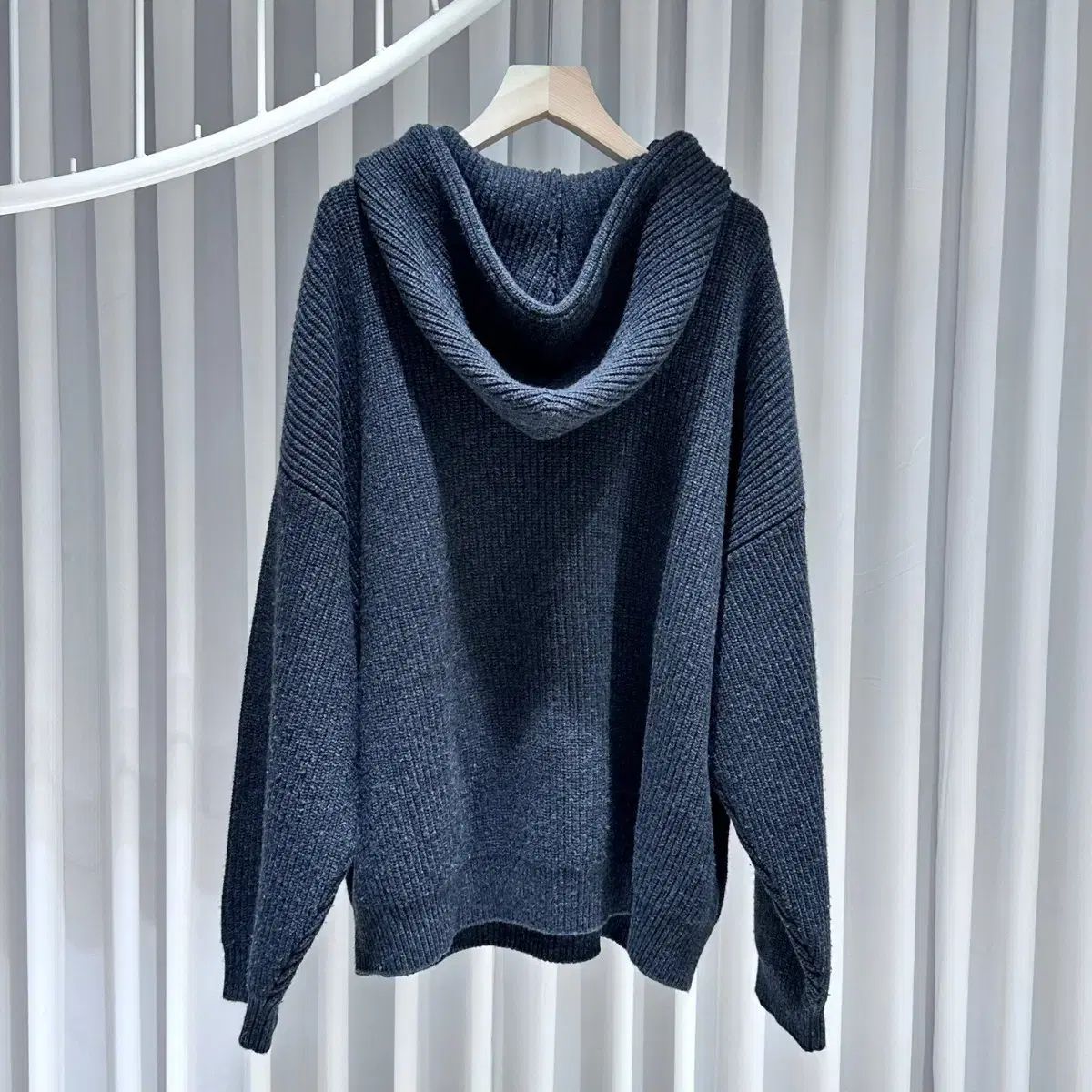 CELINE/セリーヌ】バイヤーおすすめ☆ロゴ フード付きセーター