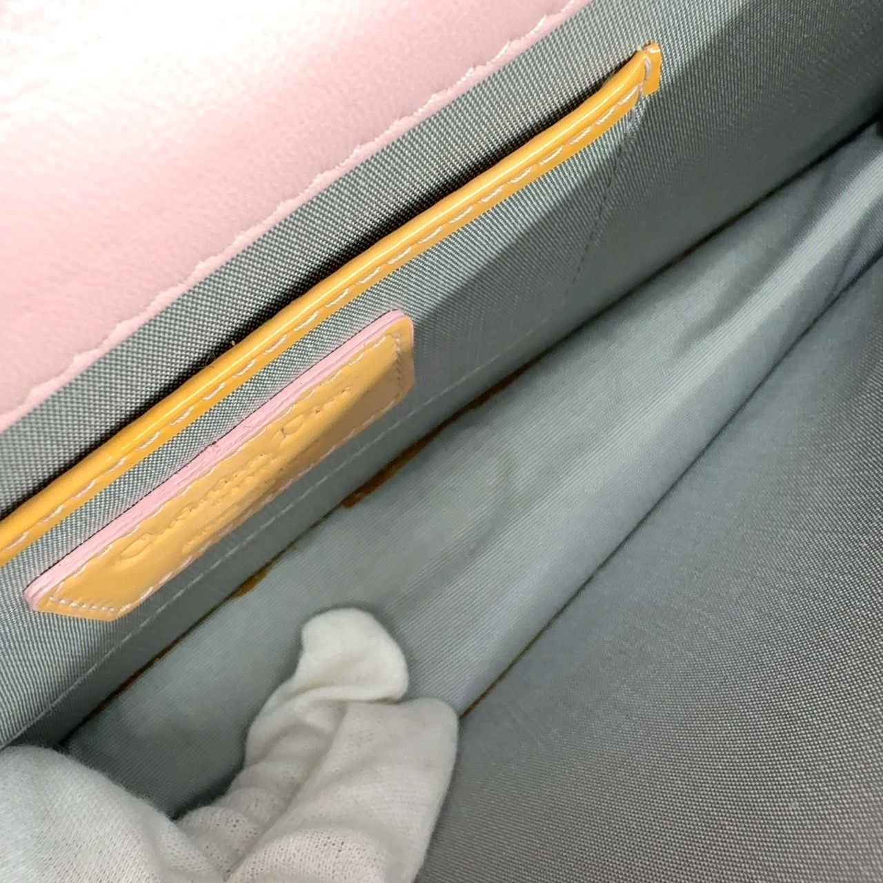 エナメルレザー