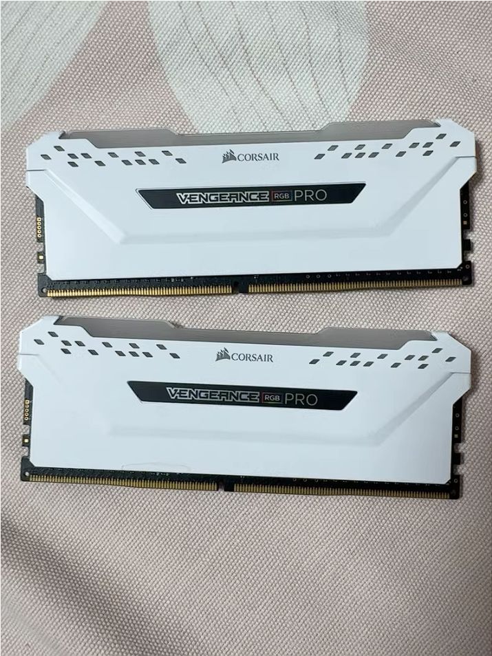 CORSAIR DDR4-3200MHz ゲーミングPCメモリ 16GB