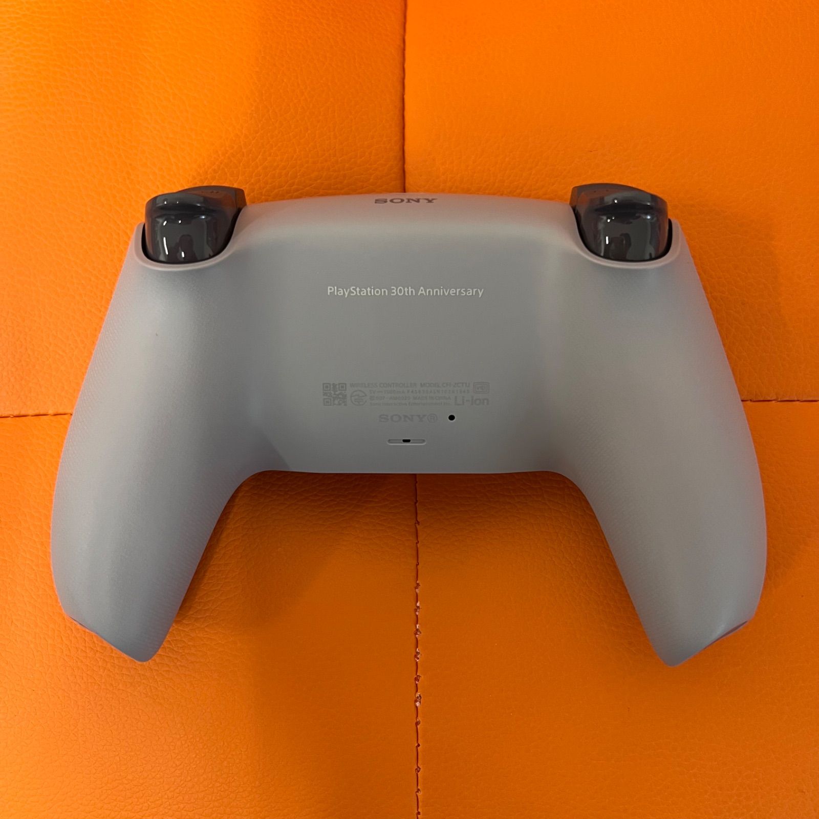 PS5 DualSense ワイヤレスコントローラー 30周年アニバーサリー 