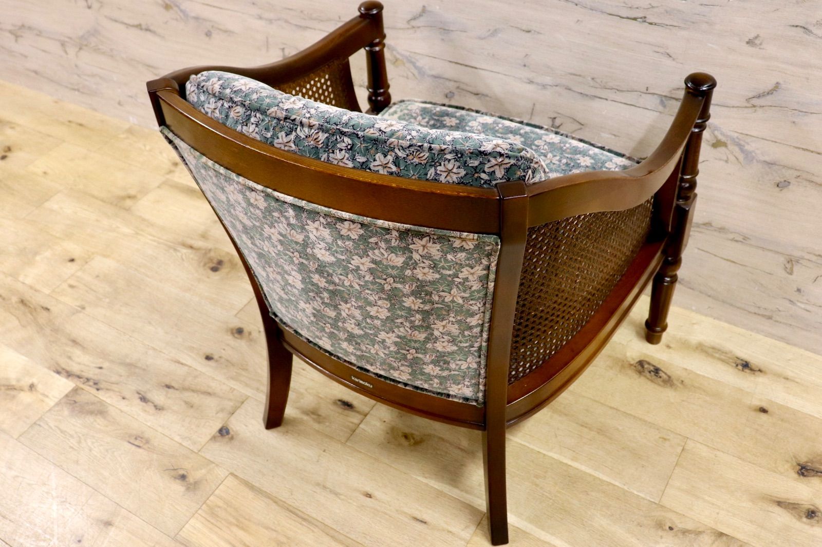 GMIS279A karimoku カリモク コロニアル アームチェア 椅子 ラウンジチェア シングルソファ ラタン 国産家具 レトロ ヴィンテージ MARWIL-DEMENAGEMENTS_CH