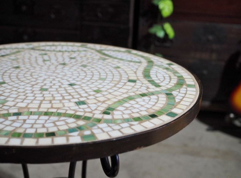 素敵なタイル天板とアイアン足の丸テーブル 昭和中期