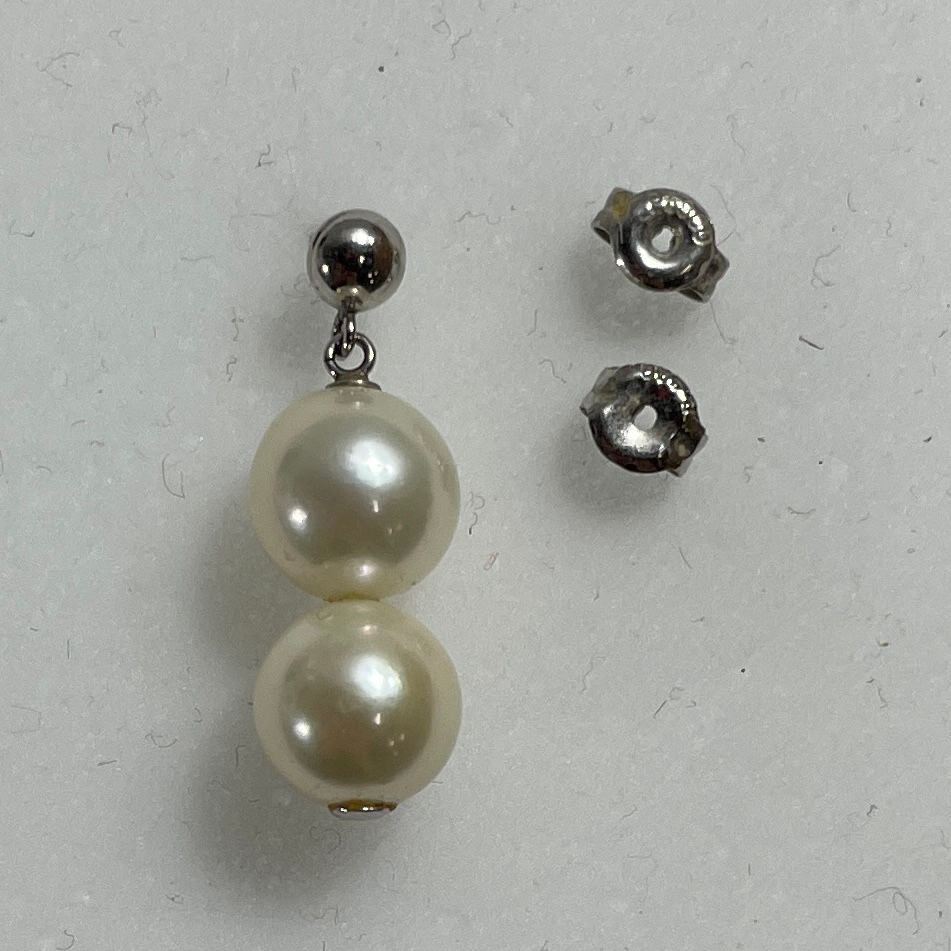 Pt900刻印 プラチナ パール飾り付きピアス 片耳 キャッチ ポスト刻印あり キャッチ2個付属 総重量2.33g 現状品 0.002kg