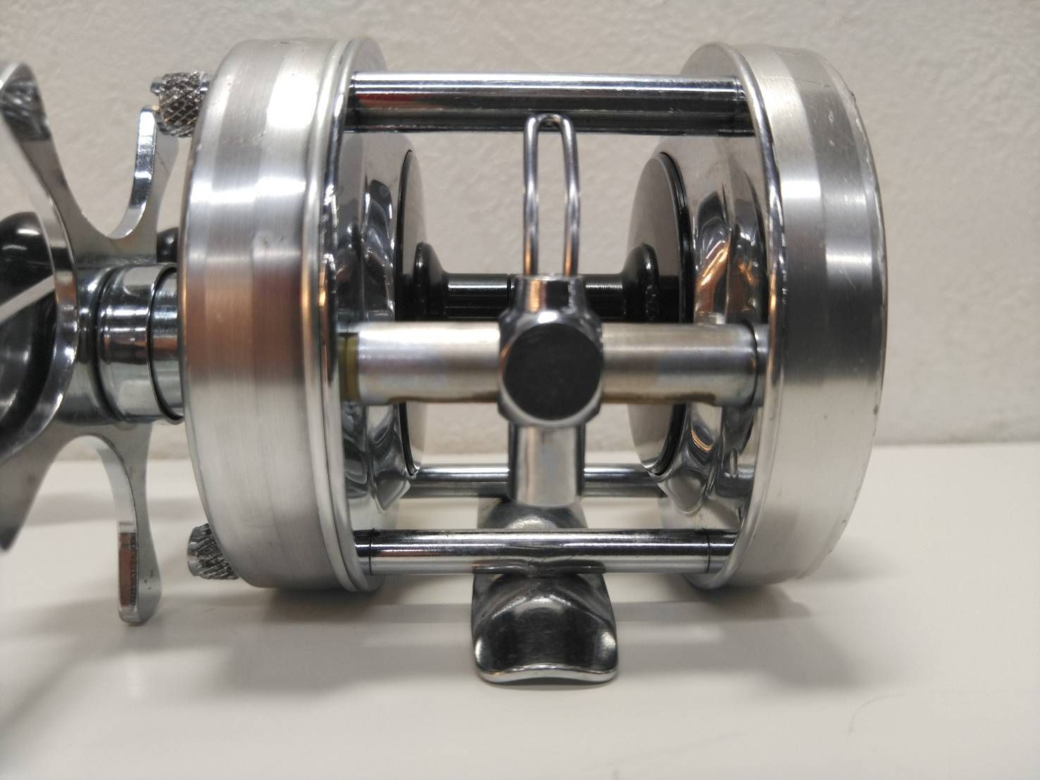 ＡＢＵ アブ Ａｍｂａｓｓａｄｅｕｒ アンバサダー ５５００Ｃ ７６０８０３ ベイト マルチプライヤー 両軸 リール バス 鯰 ナマズ 雷魚 ライギョ ０８