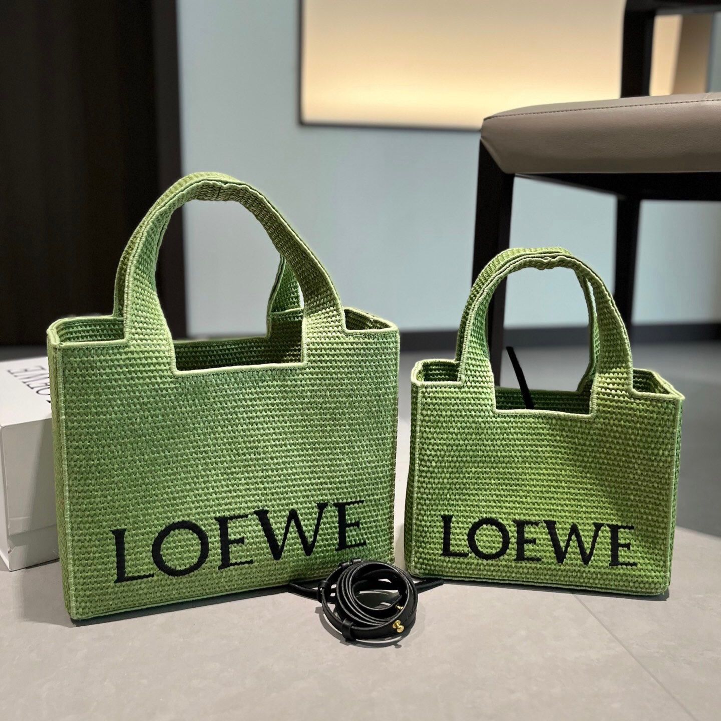 LOEWE フォントトートスモール ハンドバッグ グリーン - メルカリ