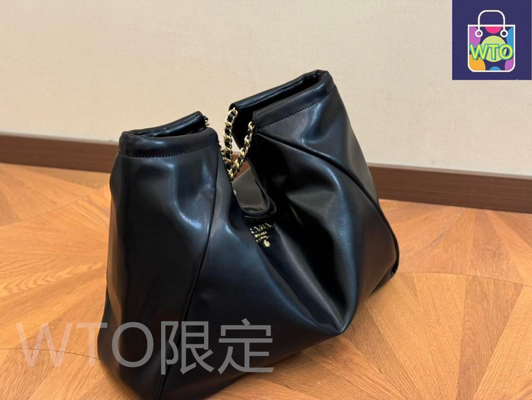 美品 PRADA ブラック レザー ショルダーバッグ ハンドバッグ PRADAプラダの非常に質感のあるブラックショルダーバッグ｜本日