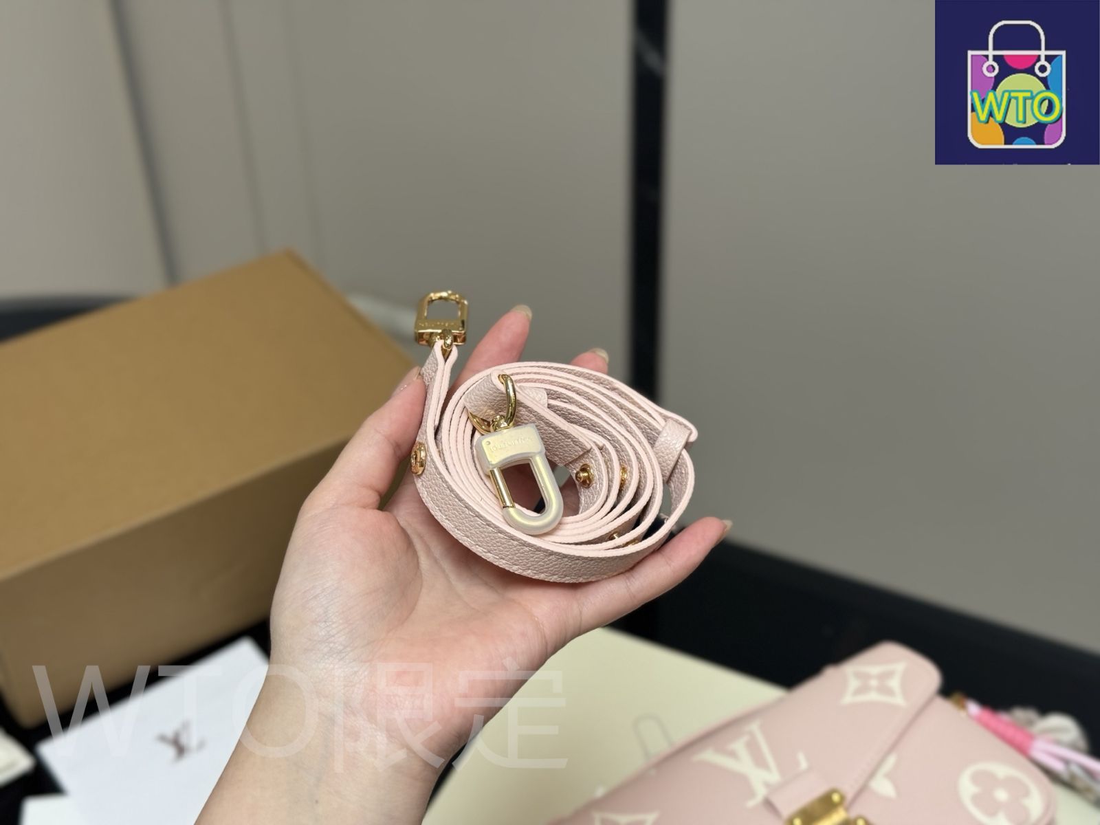LOUIS VUITTON - ルイ ヴィトン ショルダーストラップ レザー レディース LOUIS VUITTON 【230-93630】 今日特価】Louis Vuitton ルイヴィトン イーストウエスト