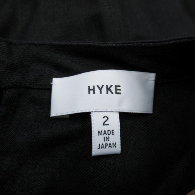 ブラック