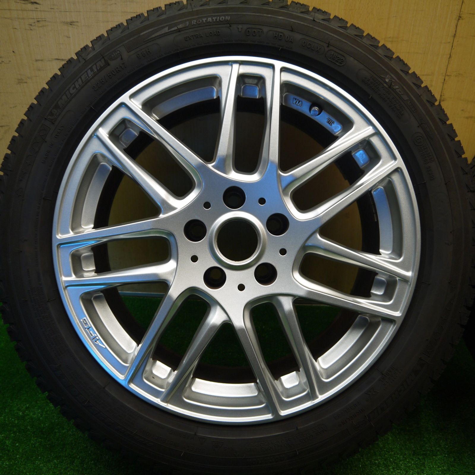 バリ溝 22年 キレイ 8.5分 BMW 等 EURO AFG 225|50R17 スタッドレス ミシュラン X-ICE XI3 17インチ PCD112|5H 5101702Hス