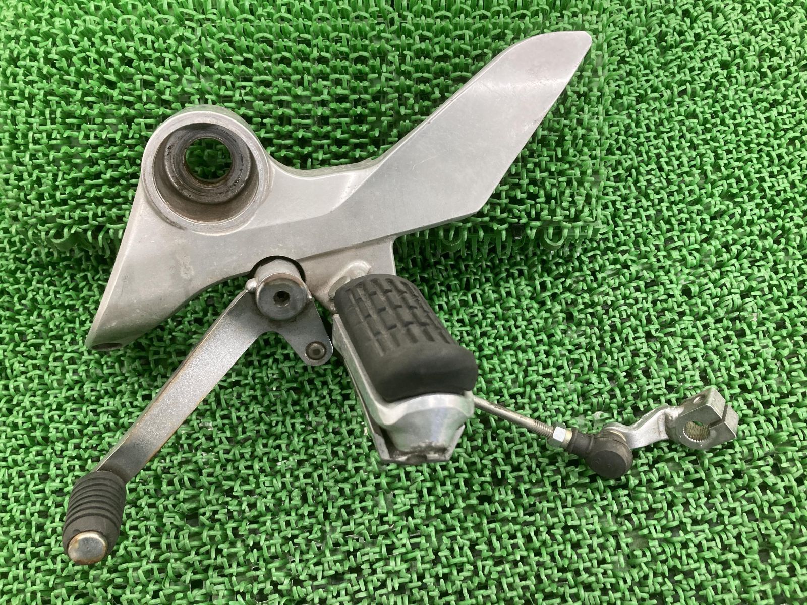 VFR800 ステップ 左 MCP ホンダ 純正 中古 バイク 部品 RC46 前期 シフトペダル ロッド ペイント素材に 車検 Genuine