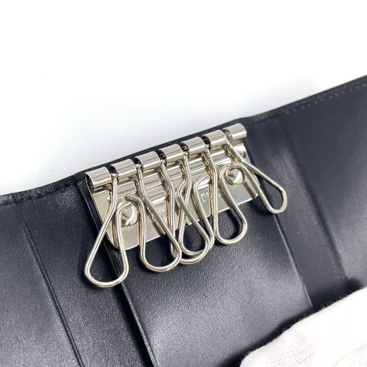 レザー ブラック