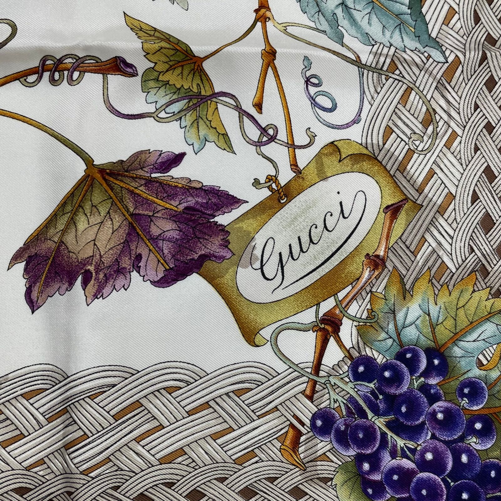 GUCCI 花と蝶々柄 大判シルクスカーフ 極美品 イタリア製 レディース