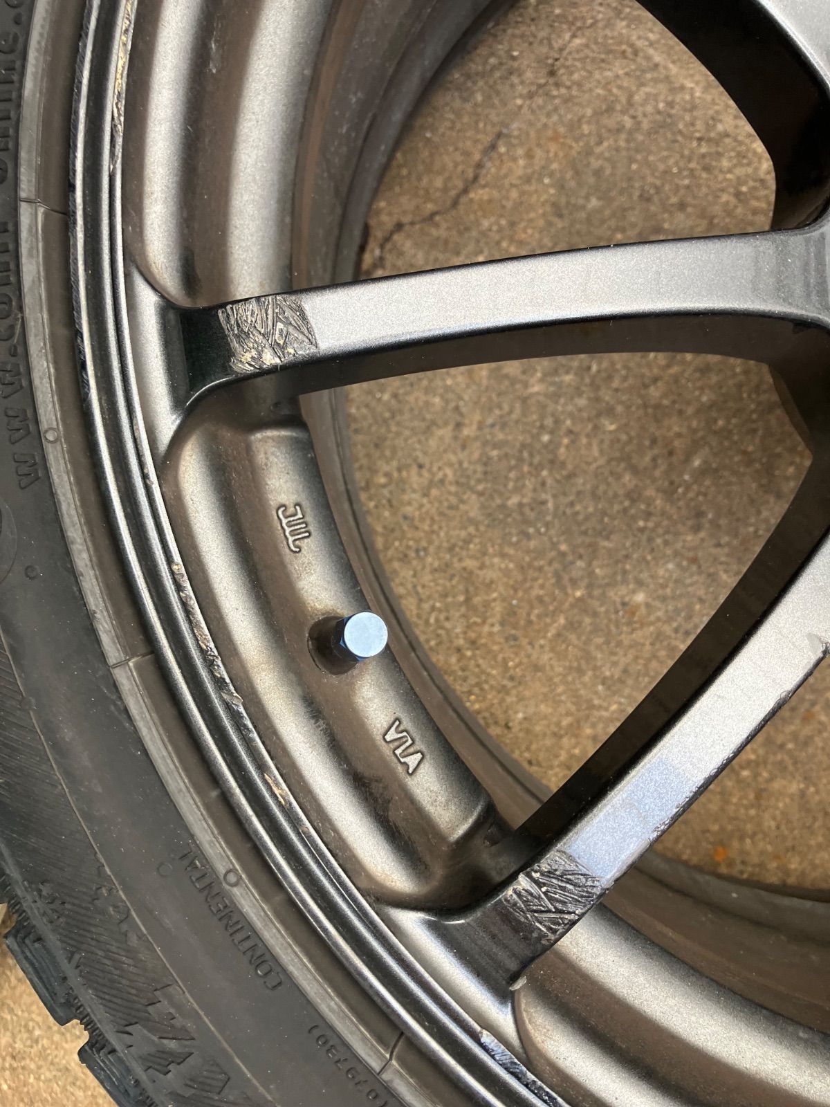 お客様のお気にいる商品を! BMW320i 245 40 18