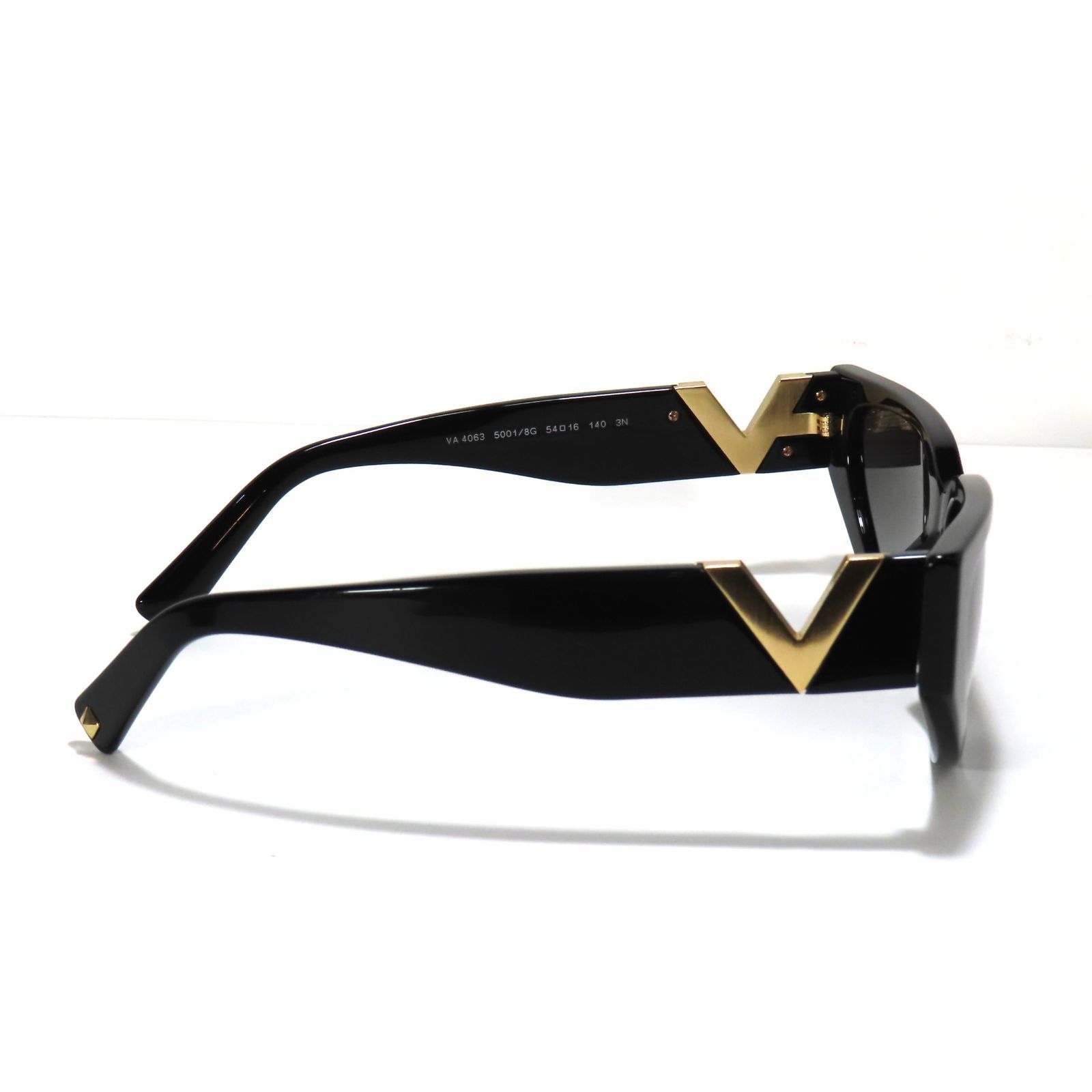 VALENTINOサングラス valentino ヴァレンティノ Vロゴ サングラス ブラック × ゴールド