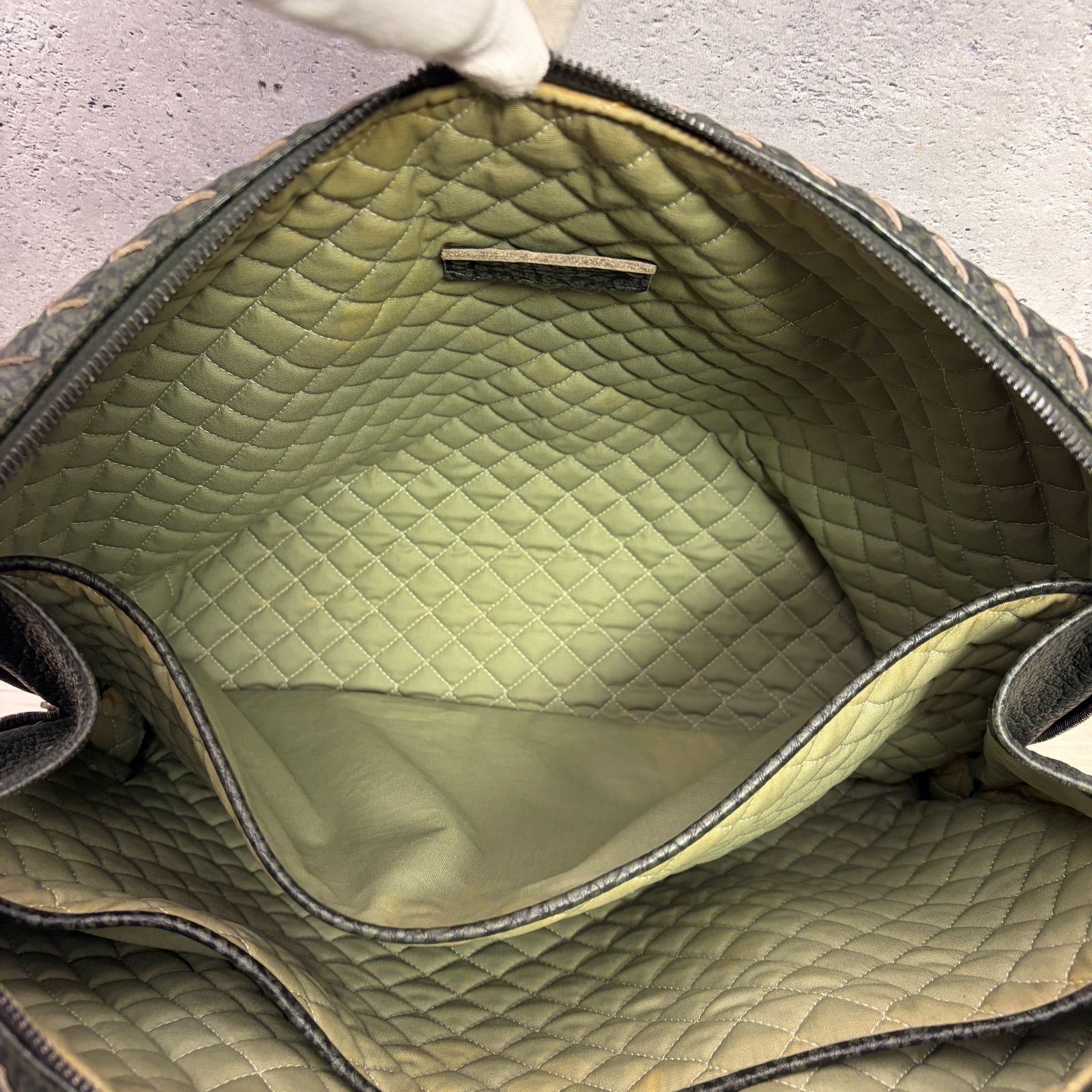 ✨BOTTEGA VENETA ダークグリーン レザーバッグ✨ 198 - メルカリ