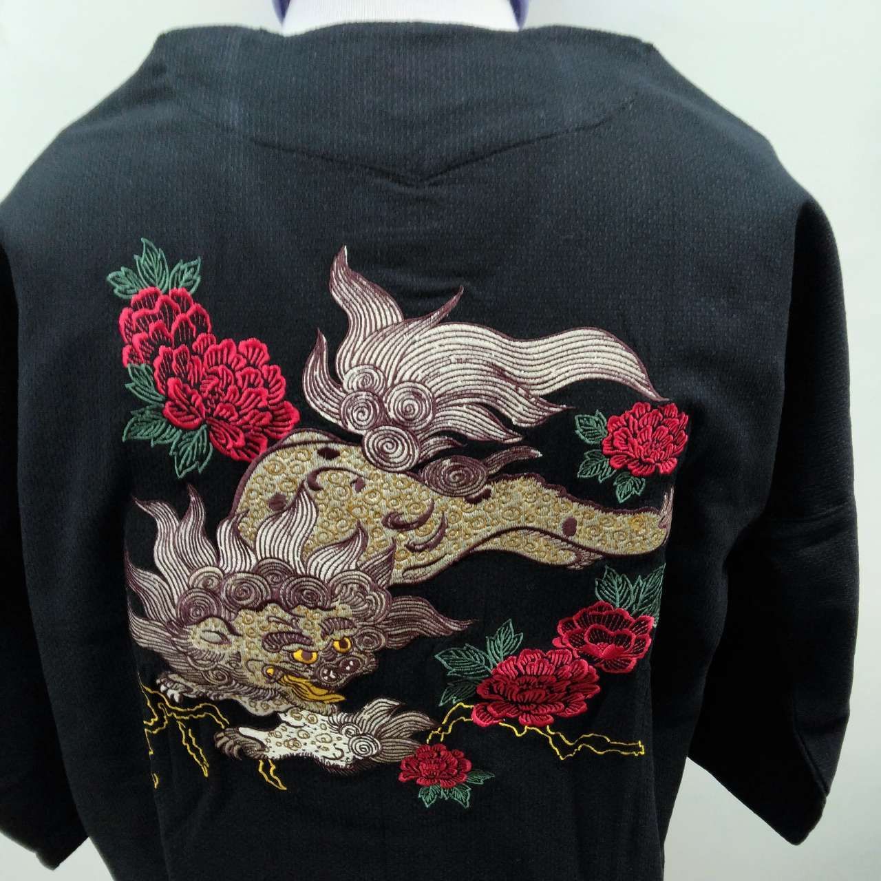 背中唐獅子牡丹刺繍