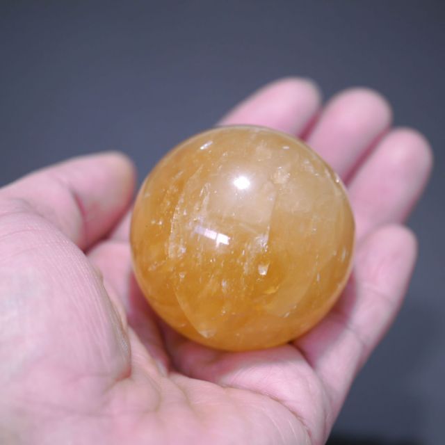 大玉 ゴールデンカルサイト 欠けあり 大玉 ゴールデンカルサイト丸玉 48.5mm(161.3g) /天然石・置物/（台座