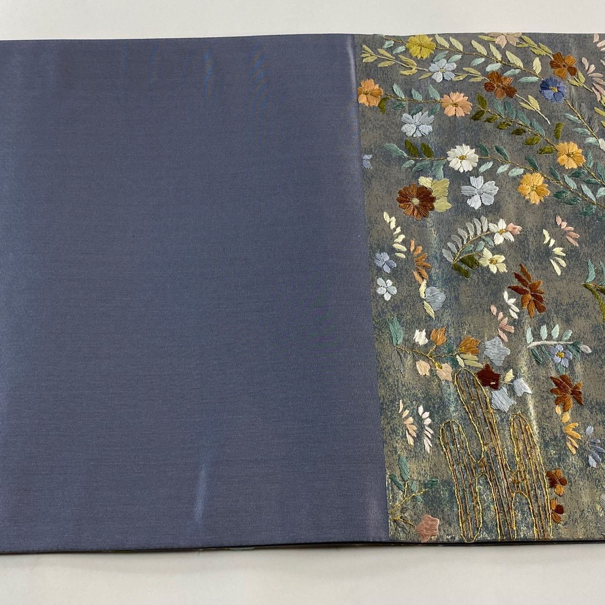 袋帯 美品 逸品 花喰い鳥 草花 刺繍 金糸 銀色 六通 正絹 【中古