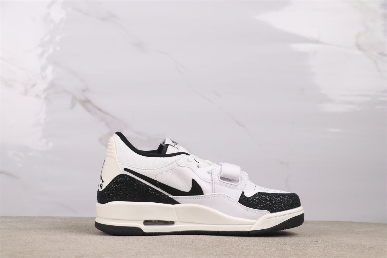 今日 ジョーダン Jordan FQ7827-110 ホワイトブラックパンダ