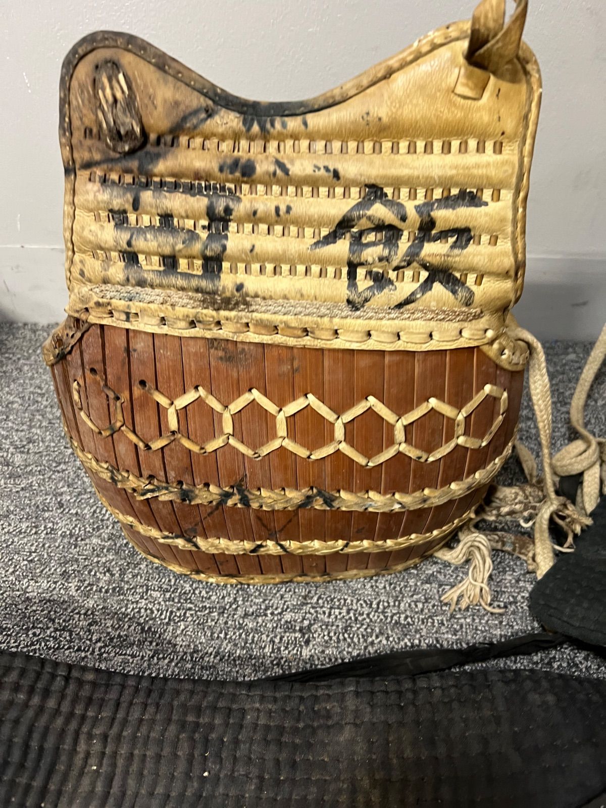 剣道防具　レトロ　スタンド付き　送料込み　骨董　昭和10年 剣道防具 レトロ スタンド付き 送料込み 骨董 昭和10年