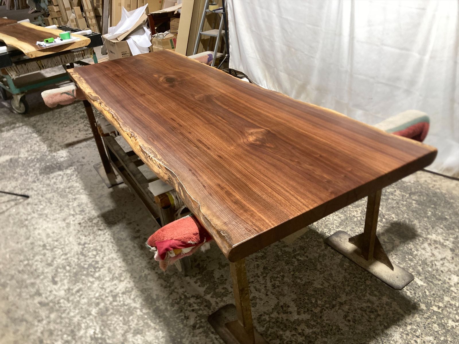 ブラックウォールナット9246 一枚板無垢 乾燥材 2150ｘ690-710ｘ52mm カウンター センターテーブル ダイニングテーブル MARWIL-DEMENAGEMENTS_CH