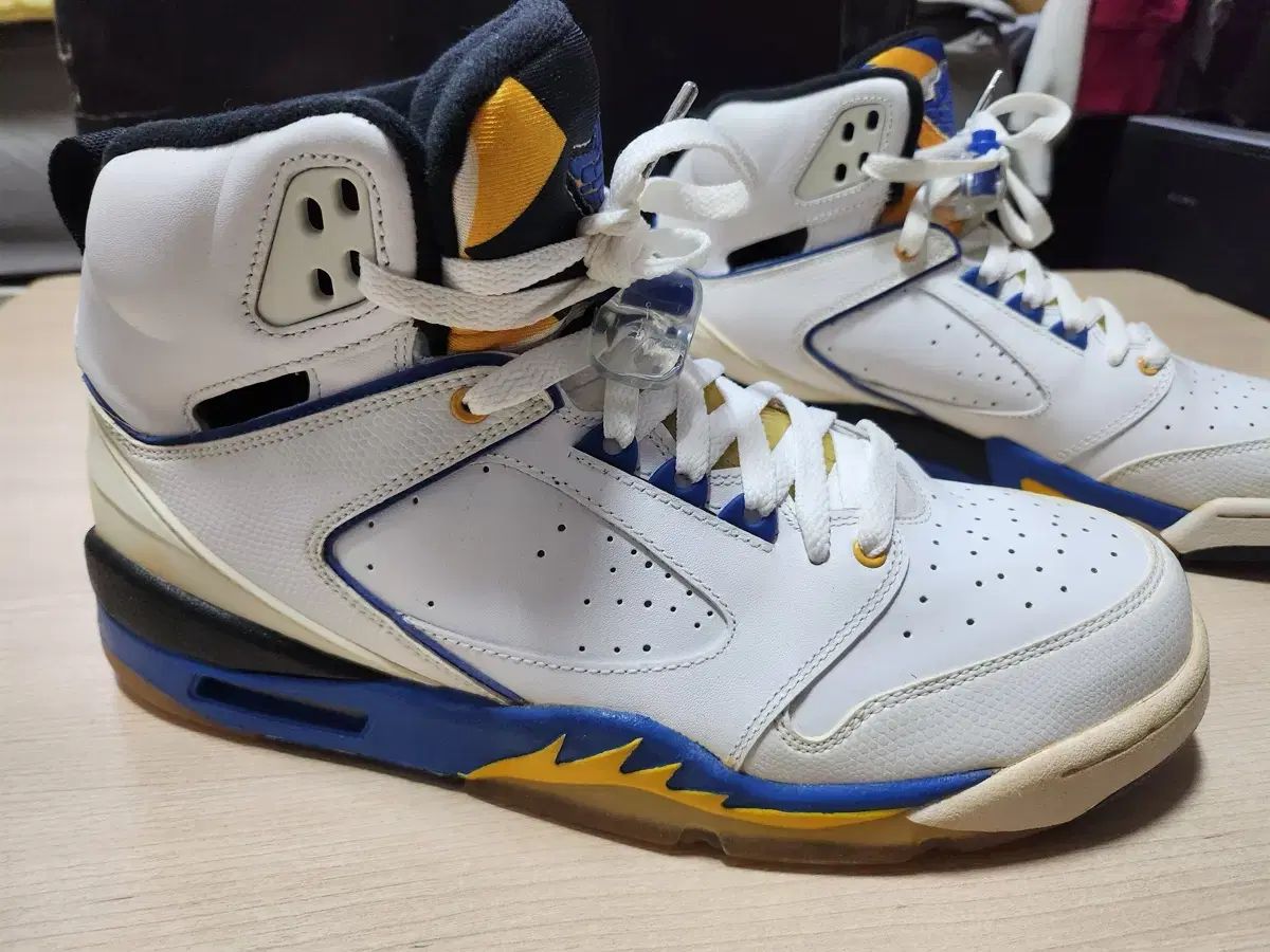 NIKE(ナイキ) ジョーダン 六十 プラス 白 (ホワイト 波) サイズ 10 5