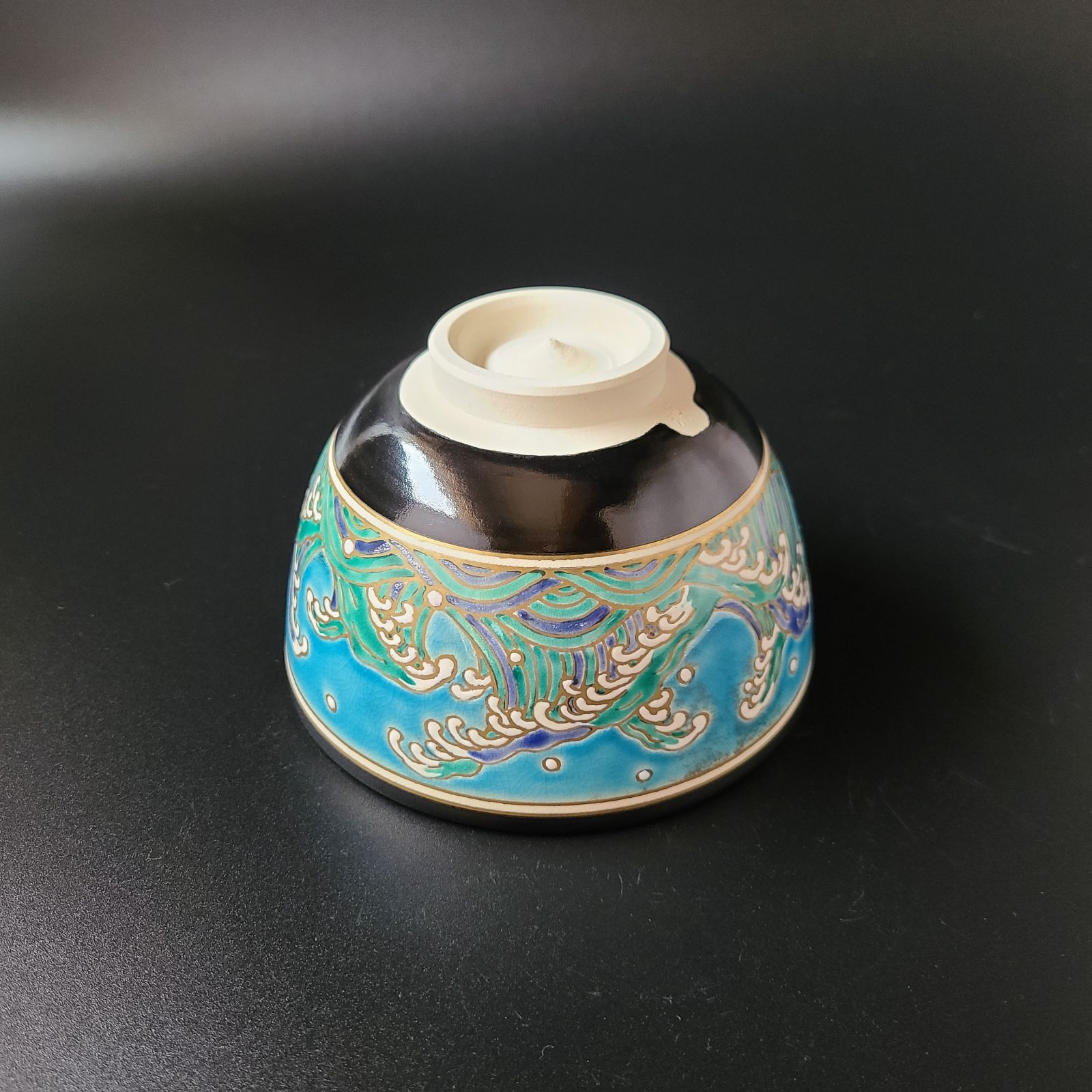 茶道具　黒仁清　波頭絵　茶碗　加藤浩一　共箱　京焼　波　海　夏　抹茶　加藤利昇 茶道具 黒仁清 波頭絵 茶碗 加藤浩一 共箱 京焼 波 海 夏 抹茶