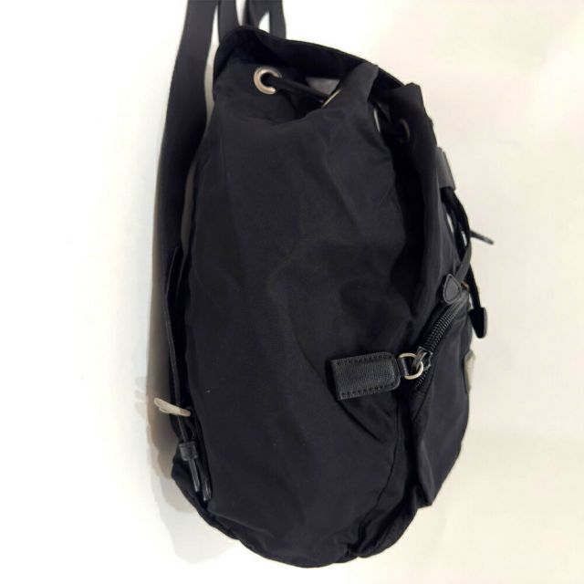 美品 プラダ ナイロン リュック 巾着 三角ロゴプレート ブラック シルバー金具 美品 プラダ ナイロン リュック 巾着 三角ロゴプレート ブラック