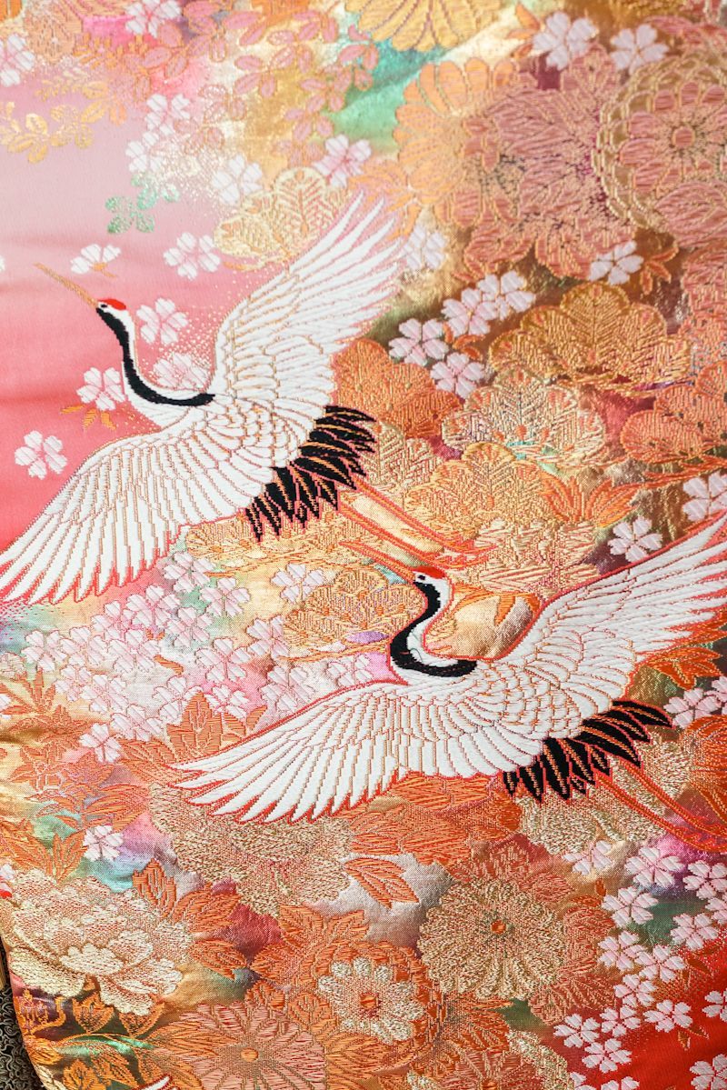 【花嫁衣裳】 販売 クラレナの コーラルピンク ゴールド 鶴 松 菊 桜 正絹 色打掛 (cl_kimono2474) (USED品) 花嫁衣裳】 販売 クラレナの コーラルピンク ゴールド 鶴 松 菊 桜