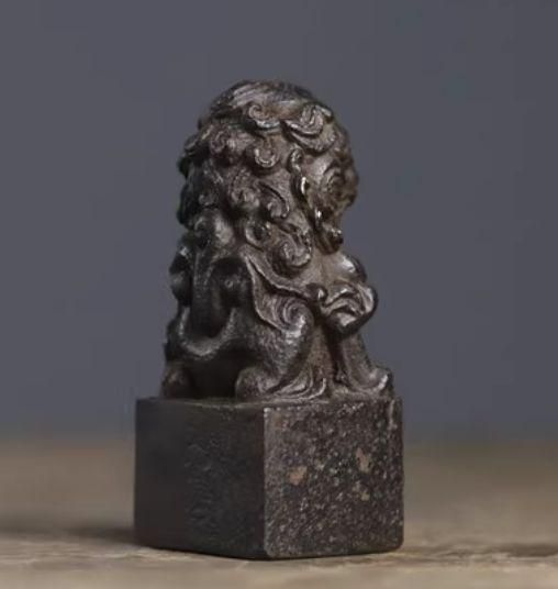 鉄器 獅子 文鎮 置物 机頭小喜獅子 中国式古典 装飾品 工芸品 美術品 鉄器 獅子 文鎮 置物 机頭小喜獅子 中国式古典 装飾品 工芸品