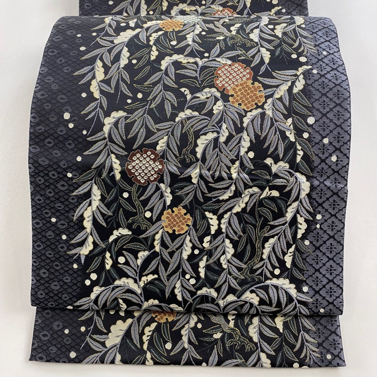 袋帯 名品 雪輪 草花 箔 西陣織 黒 六通 正絹 【中古】 - メルカリ