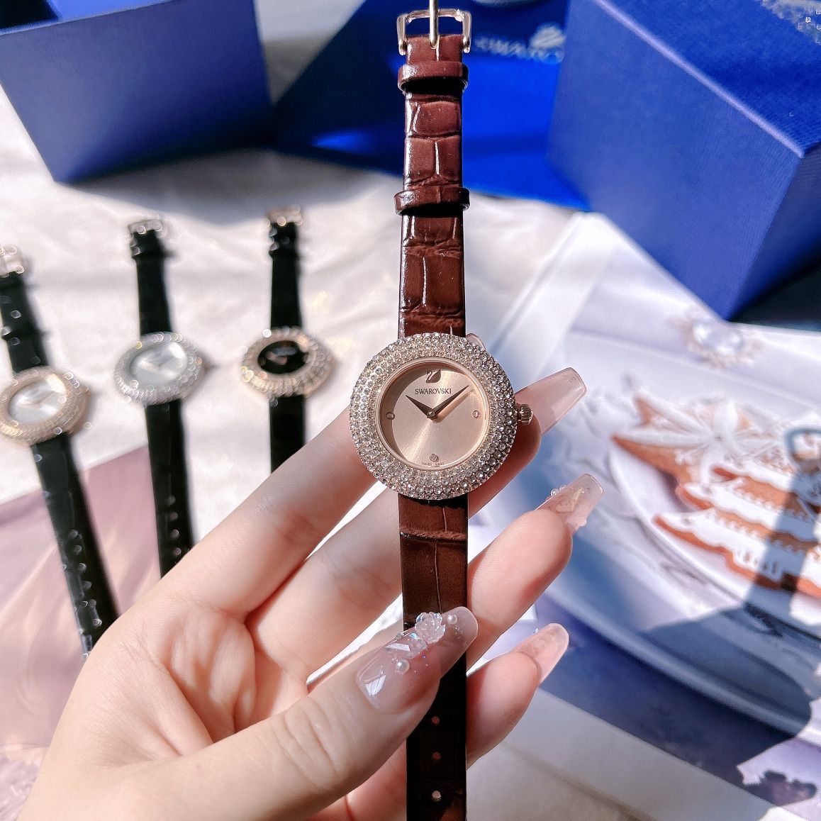 SWAROVSKI 時計 今日特価】SWAROVSKI スワロフスキー ダイヤモンド時計 きらめく