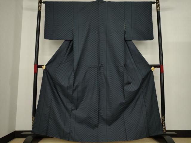 平和屋着物○本場大島紬 純泥染め カタス7マルキ 市松花文 南