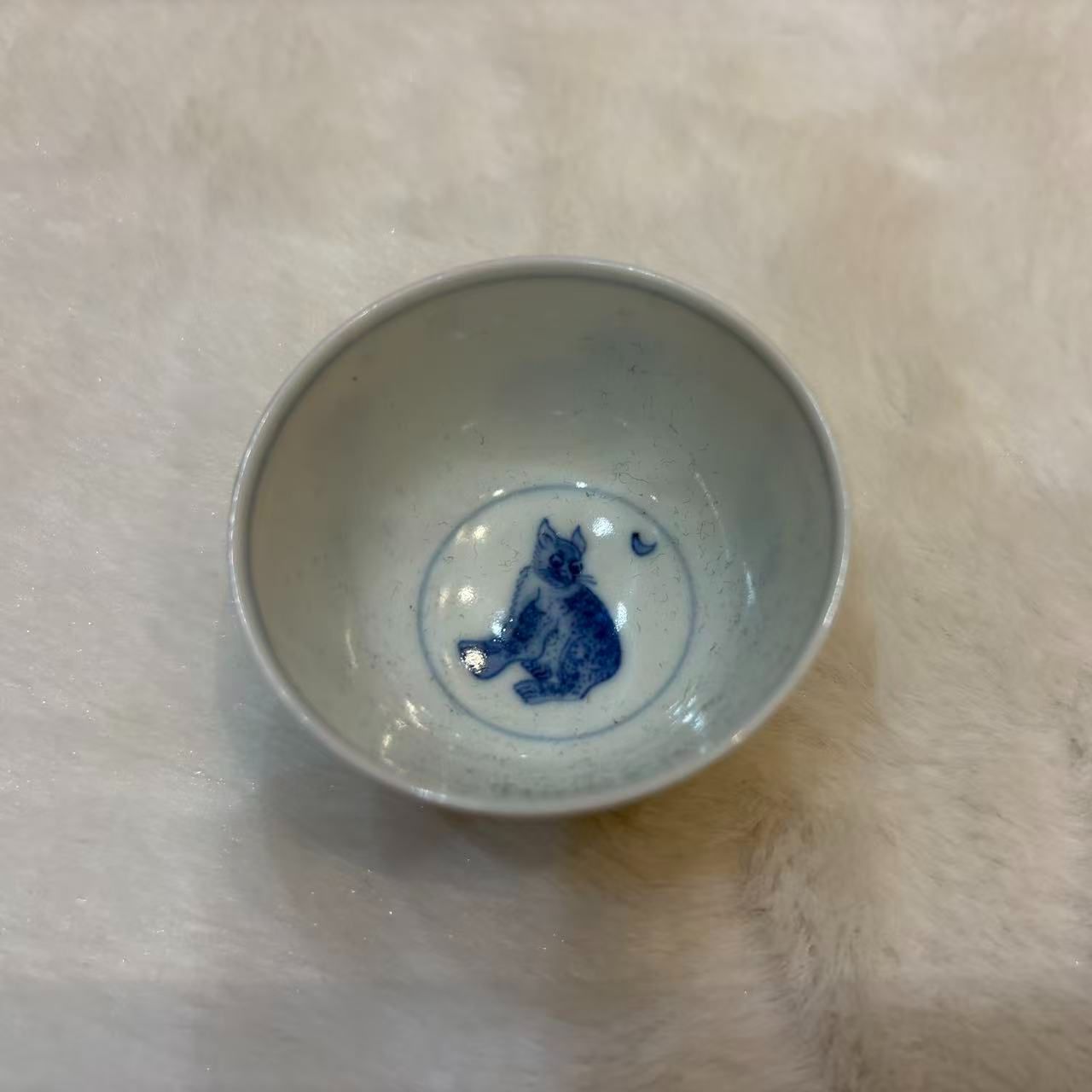 大明嘉靖年製 陶磁器 陶磁製 青磁 猫柄 徳利 盃 とっくり カップ 藍色 口径 約5.8cm × 高さ 約3.4cm き