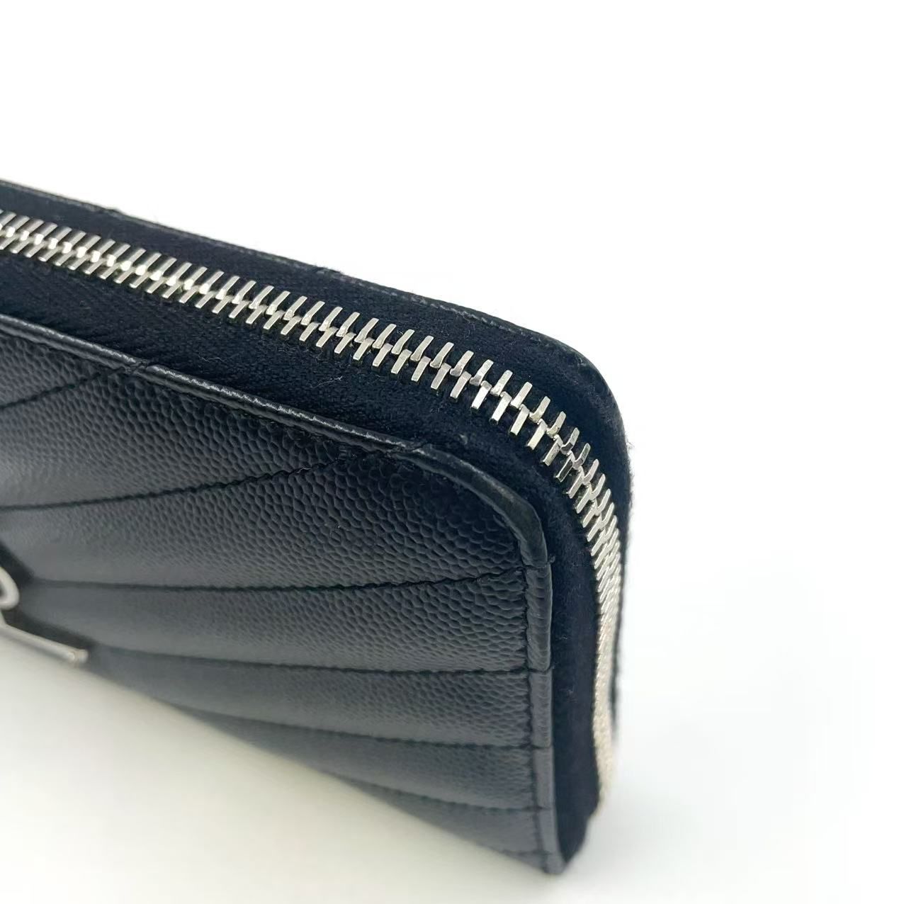 YVES SAINT LAURENT ロゴ Vライン シングルジップ キルティング